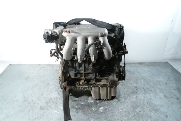 Silnik Kia Carens II 2002-2006 1.8i TB