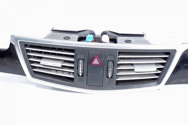 Listwa konsoli + kratki nawiewu Mercedes E-klasa W212 2011 Kombi 