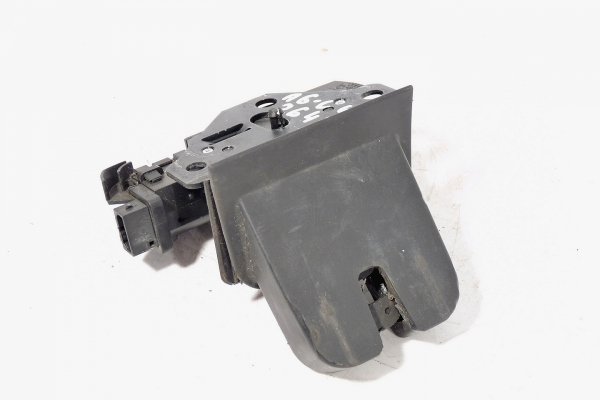 Zamek klapy bagażnika tył  Audi A6 C6 2005 Kombi 