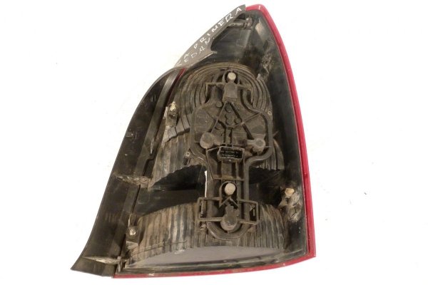 _Lampa tył lewa Nissan Primera P12 2002-2007 Sedan