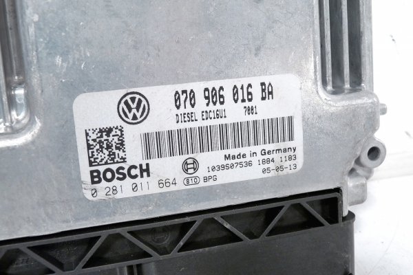 Komputer silnika VW Transporter T5 2005 2.5TDI AXD Bus