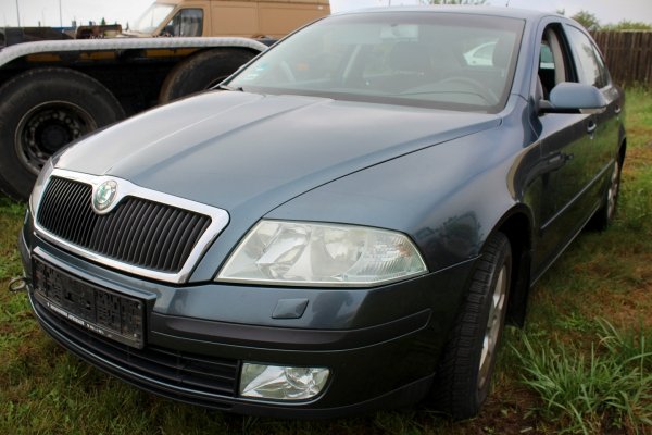 Zwrotnica przód prawa Skoda Octavia II 1Z 2004 1.6FSI BLF Liftback