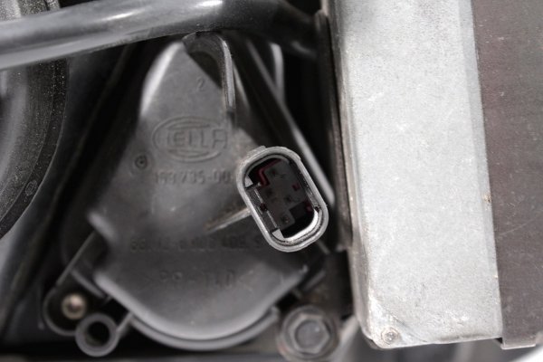 _Reflektor lewy BMW 5 E39 Lift 2000-2004 Kombi (xenon) (kod lakieru: TOPASBLAU METALLIC (364))