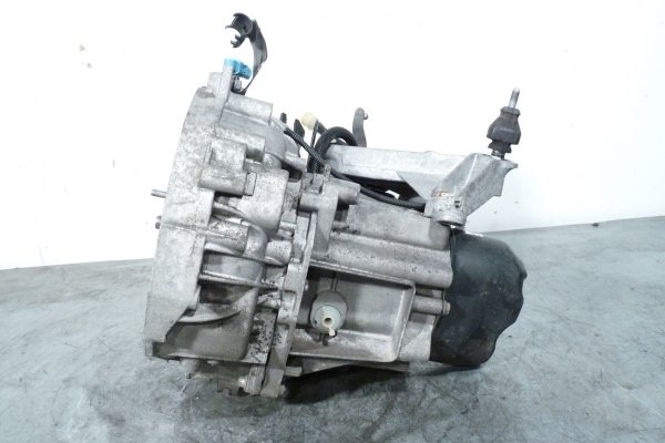 Skrzynia biegów JR5187 2WD Dacia Duster 2010 1.6i 16V