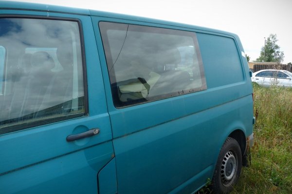_Drzwi tył przesuwne prawe VW Transporter T5 2005 Bus (kod lakieru: LL6T)