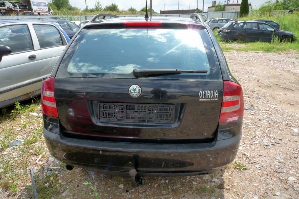 Szyba karoseryjna prawa Skoda Octavia II 1Z 2005 Kombi 