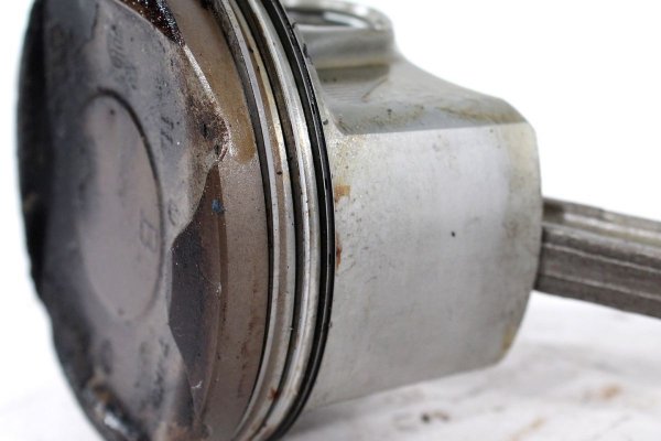 Tłok korbowód Toyota Auris E15 2007-2012 1.6VVTI  1ZR-FE