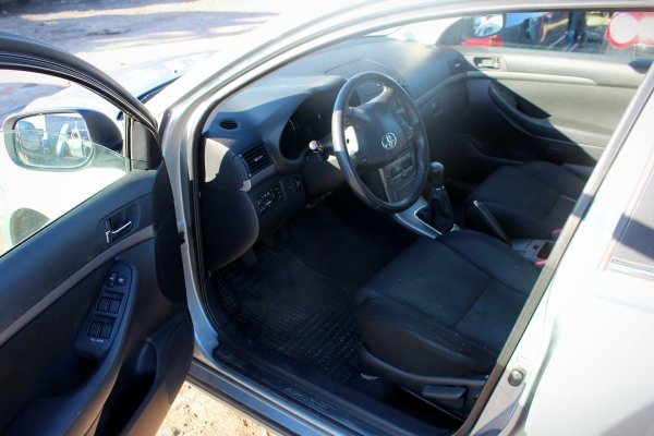 Zderzak przód Toyota Avensis T25 2007 1.8VVTI 1ZZ Kombi