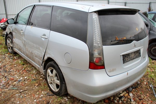 Błotnik tył prawy Mitsubishi Grandis 2005 Van