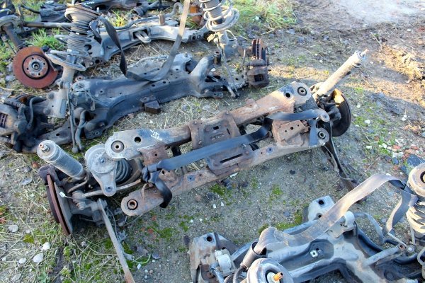 Zawieszenie tył Toyota Avensis T27 2009 2.0D4D Sedan