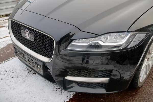 _Belka zderzaka przód Jaguar XF X260 2016 Sedan