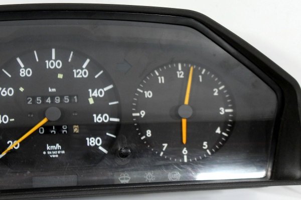 Licznik zegary Mercedes 124 W124 1984-1995 2.0D