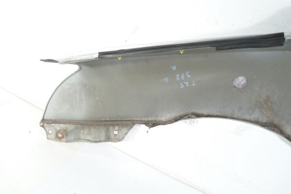 _Błotnik przód prawy Toyota Avensis T25 2003-2006 (Kod lakieru: 1C0)