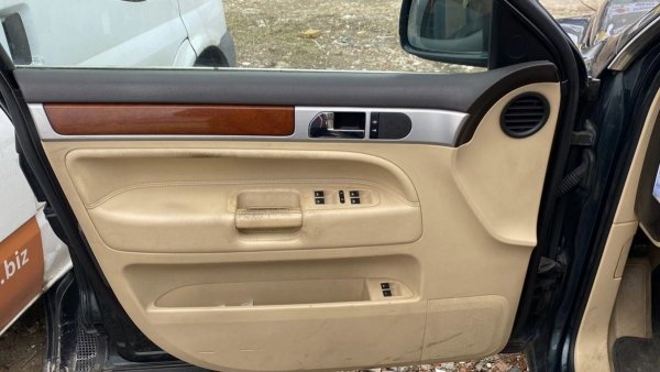 Drzwi przód prawe VW Touareg 7L 2005 