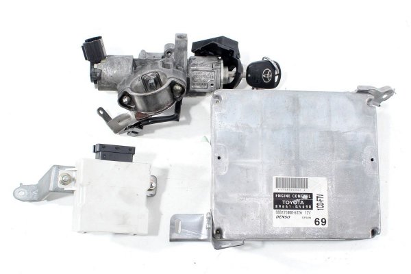_Komputer silnika stacyjka immo Toyota Avensis T25 2003-2008 2.0D4D