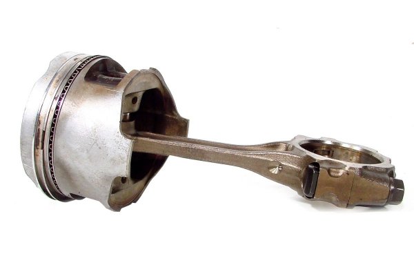Tłok korbowód Toyota Corolla E10 1992-1997 1.3i 16V 4E-FE