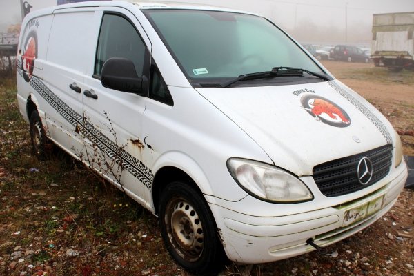 Szyba drzwi przód lewa Mercedes Vito W639 2005 Bus 