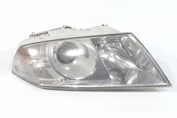 Reflektor przód prawy Skoda Octavia II 1Z Kombi (xenon)
