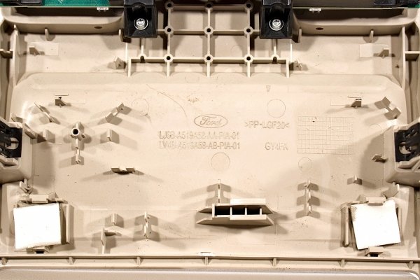 Lampka oświetlenia kabiny Ford Escape IV 2019-2022 Suv 5-drzwi