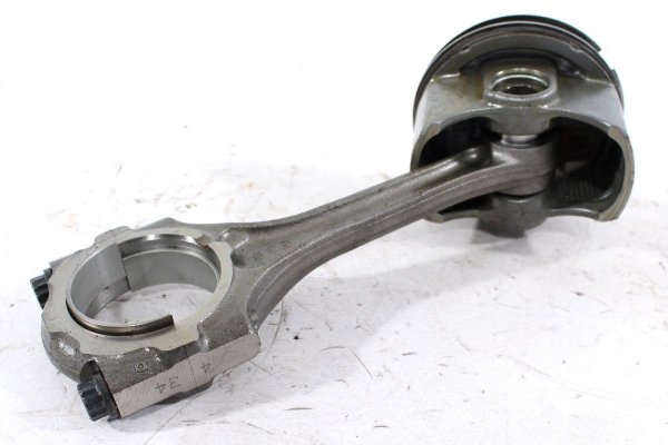 Tłok korbowód Toyota Auris E15 2007-2012 1.6VVTI  1ZR-FE
