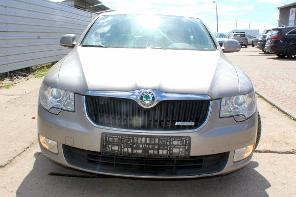 Szyba drzwi przód prawa Skoda Superb 3T 2011 1.6TDI CAYC Liftback