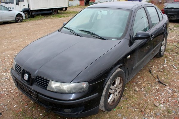 Błotnik przód lewy Seat Toledo II 2003 Sedan (LC9Z)