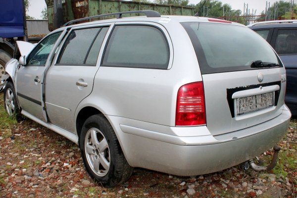 Skoda Octavia 1U 2004 2.0i AZJ Kombi [B/C]
