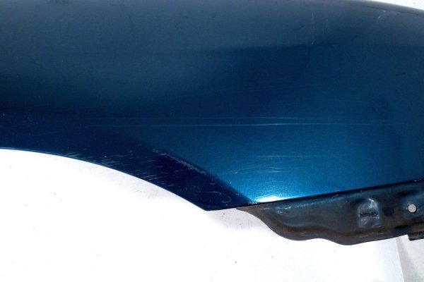 Błotnik przód prawy Nissan Primera P11 1998 Hatchback 5-drzwi (Kod lakieru: BT3)