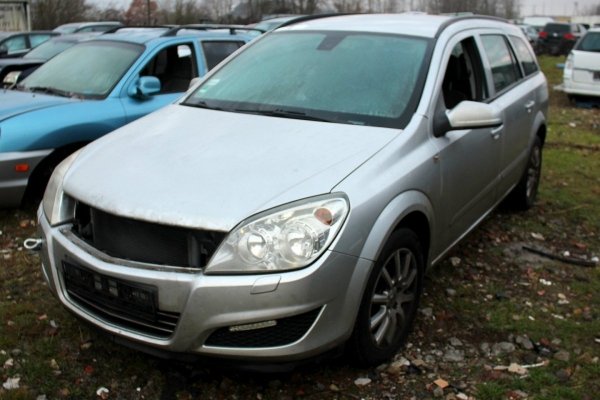 Reflektor przód lewy Opel Astra H 2003-2009