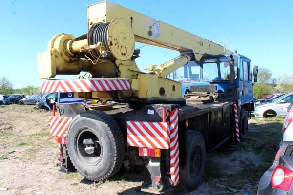 Dźwig żuraw samochodowy IFA ADK-125 1985 9.8D