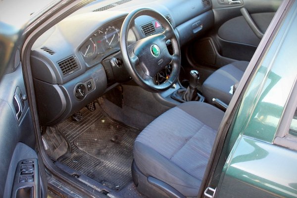 Szyba drzwi przód lewa Skoda Octavia 1U 1996-2004  Kombi