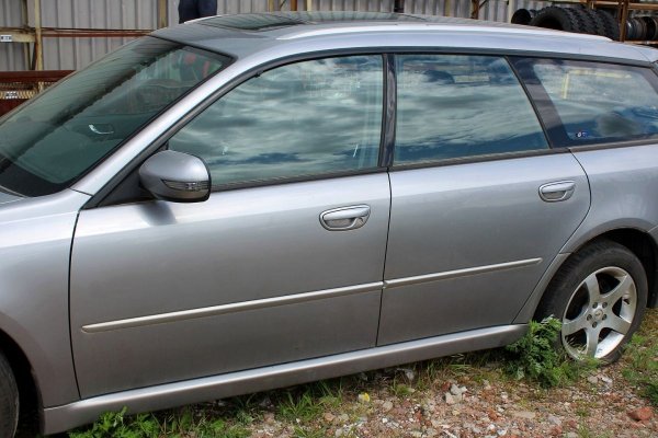 Drzwi przód prawe Subaru Legacy BP 2008 Kombi