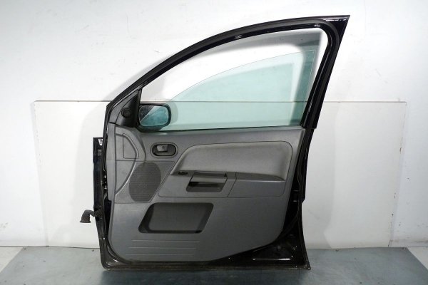 _Drzwi przód przednie prawe Ford Fusion 2004  5D