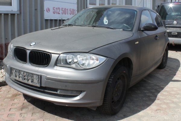 Pas przód BMW 1 E81 2008 1.6i N43B16 Hatchback 5-drzwi