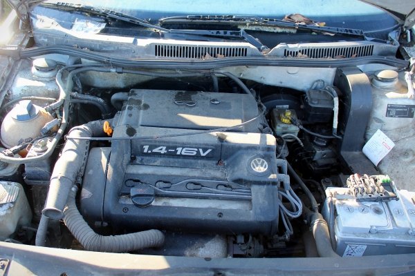 Klapa Bagażnika Tył VW Bora 1J 1999 1.4i Sedan (goła klapa bez osprzętu)