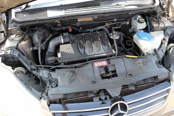 Zwrotnica przód lewa Mercedes A-Klasa W169 2005 2.0CDI 640941 Hatchback 3-drzwi