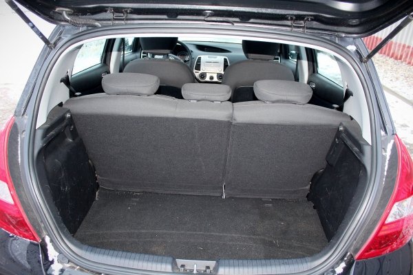 Belka zawieszenia tył tarcze abs,Hyundai i20 PB 2010 1.2i G4LA Hatchback 5-drzwi 