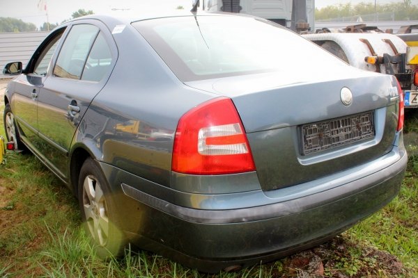 Klapa bagażnika tył Skoda Octavia II 1Z 2004 1.6FSI BLF Liftback