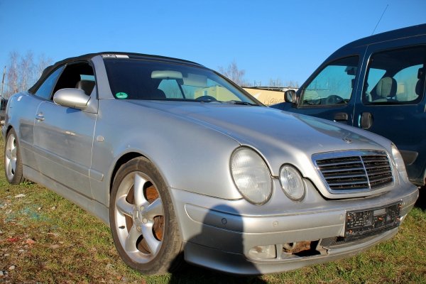 Szyba drzwi przód lewa Mercedes CLK W208 1999 Cabrio