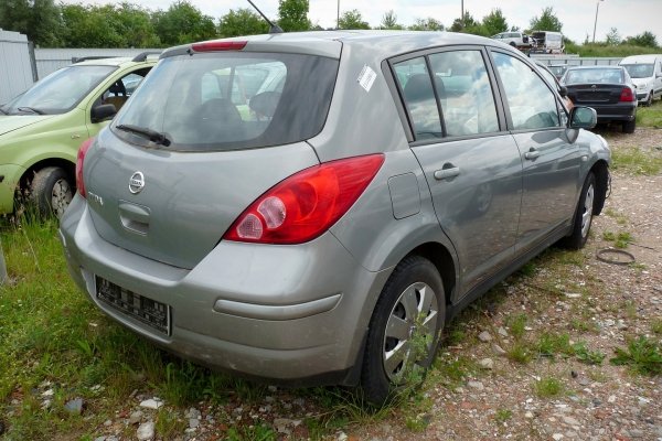Kanapa Nissan Tiida C11 2008 Hatchback 5-drzwi 