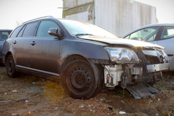 Amortyzator przód prawy Toyota Avensis T25 Lift 2008 2.0D4D Kombi