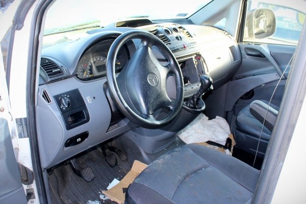 _Zamek klapy bagażnika tył Mercedes Vito W639 2006 Bus 