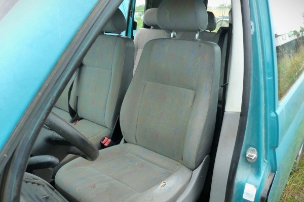 Szyba drzwi tył skrzydełkowych prawa VW Transporter T5 2005 Bus