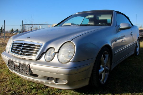 Mercedes CLK W208 1999 2.0i 111945 Cabrio [A]