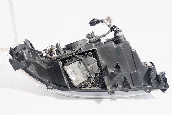 Reflektor lewy Volvo S60 / V70 2004-2009 (xenon)