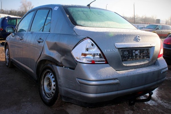 Drzwi tył prawe Nissan Tiida C11 2007 Sedan (kod lakieru: K36)
