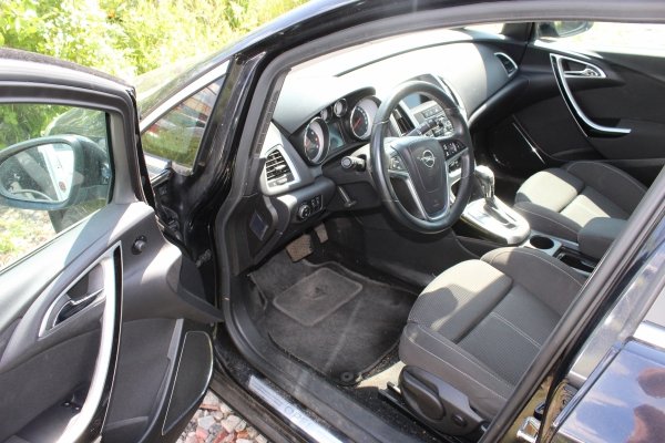 Belka zawieszenia tył Opel Astra J 2011 1.4Turbo A14NET Kombi