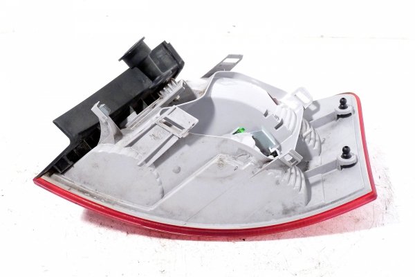 Lampa tył lewa Audi A4 B7 2004-2008 Kombi 