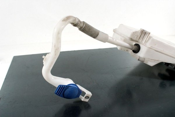 Zbiorniczek spryskiwaczy VW Touareg 7P 2012 3.0TSI