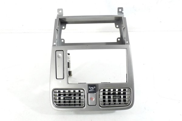 _Ramka radia Subaru Forester SG 2003